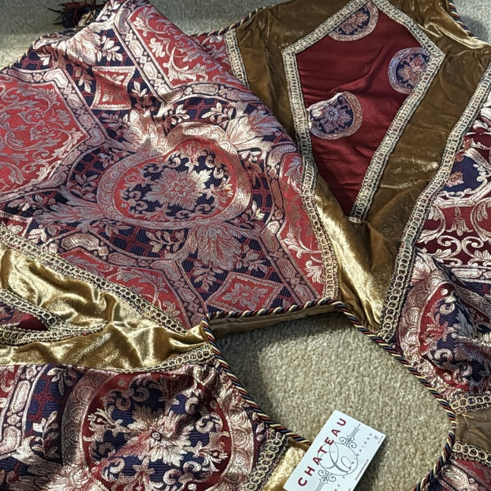 Elegant Red and Gold Tree Skirt - Picture 5 of 8